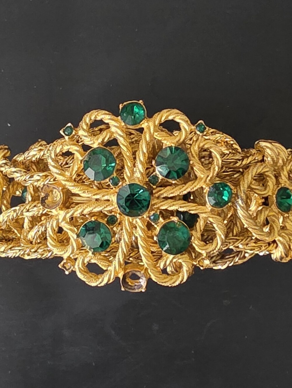 VTG Gold Tone Rope Filigree Medallion Chain Belt Emerald Green Rhinestones